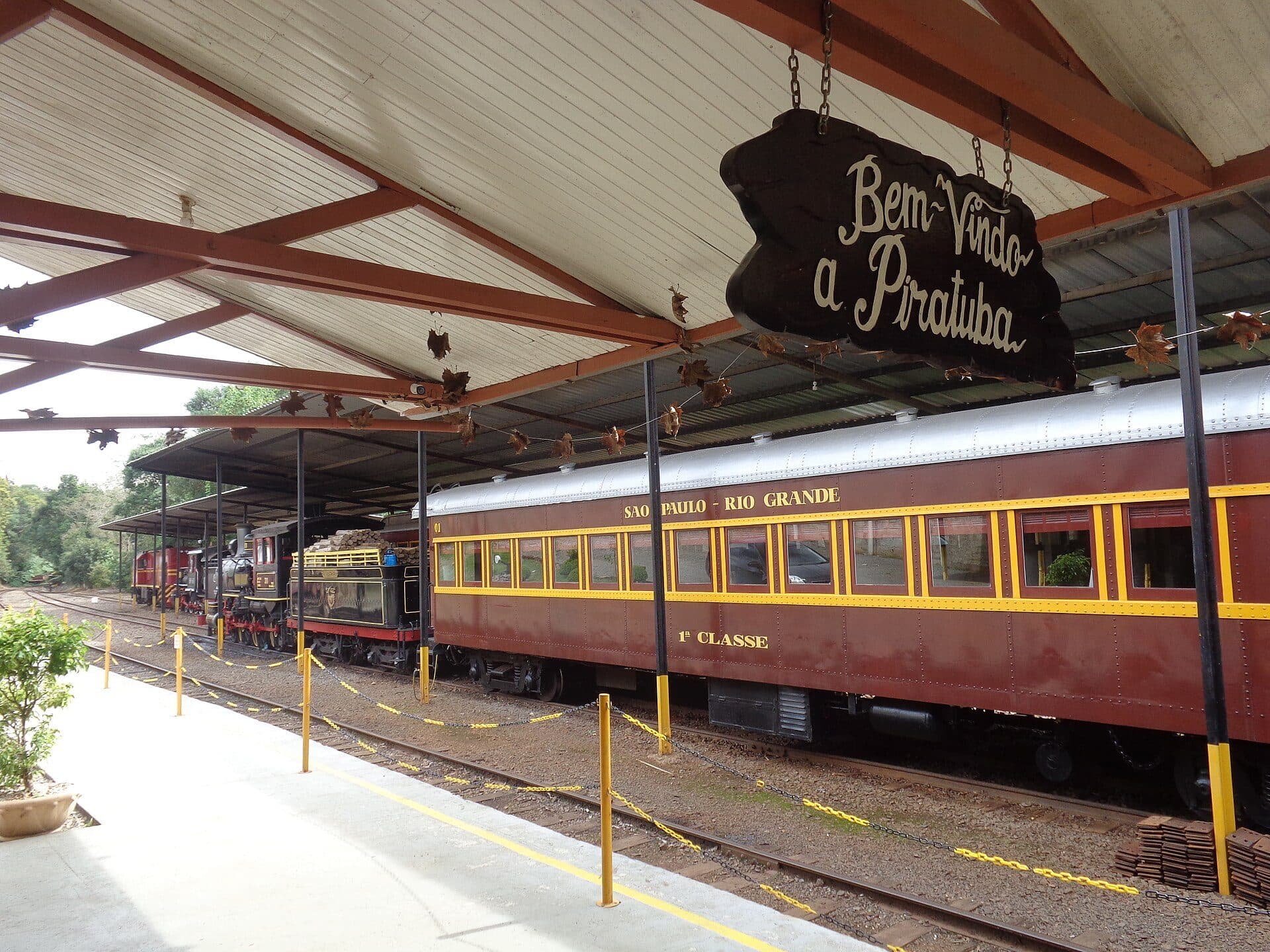 Vista externa da Estação Ferroviária de Piratuba