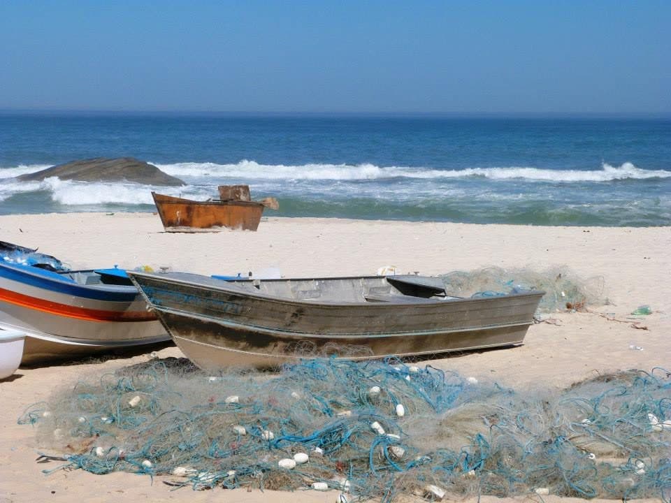 Barcos de pesca ancorados na Praia de Saquarema