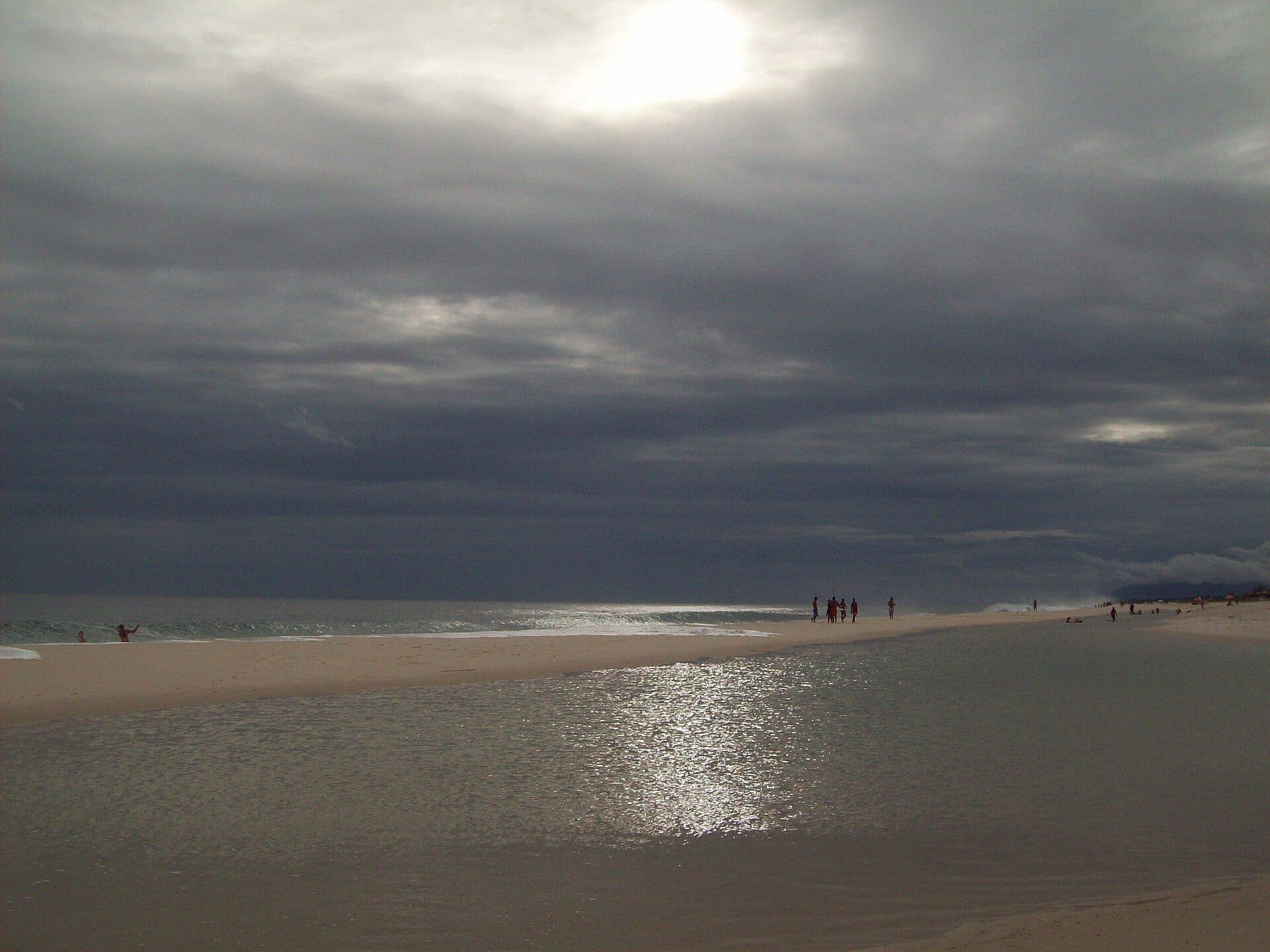 Vista de uma piscina natural na Praia de Vilatur