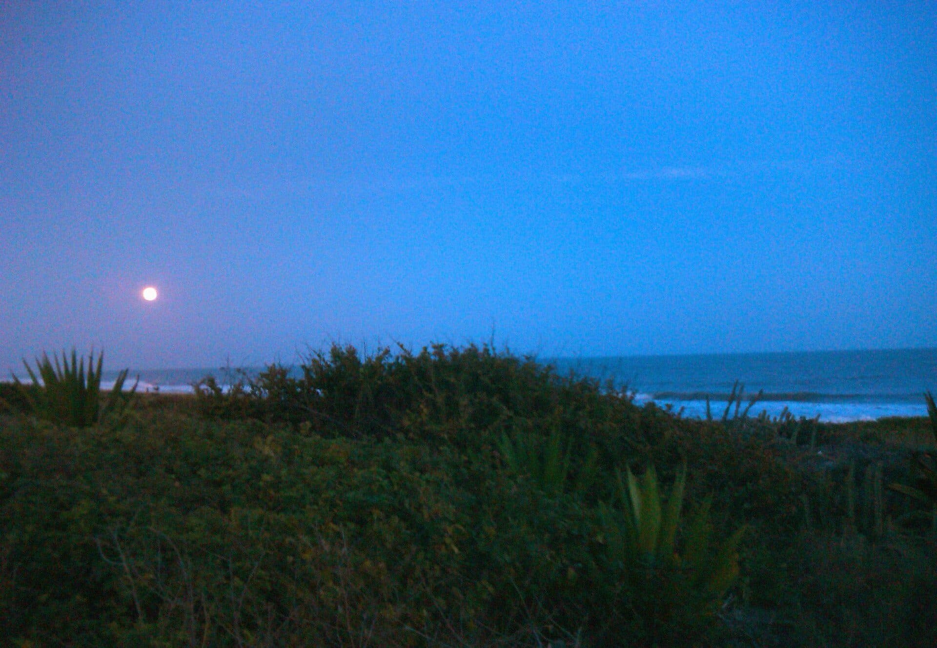 Vista noturna da Praia do Boqueirão em Saquarema