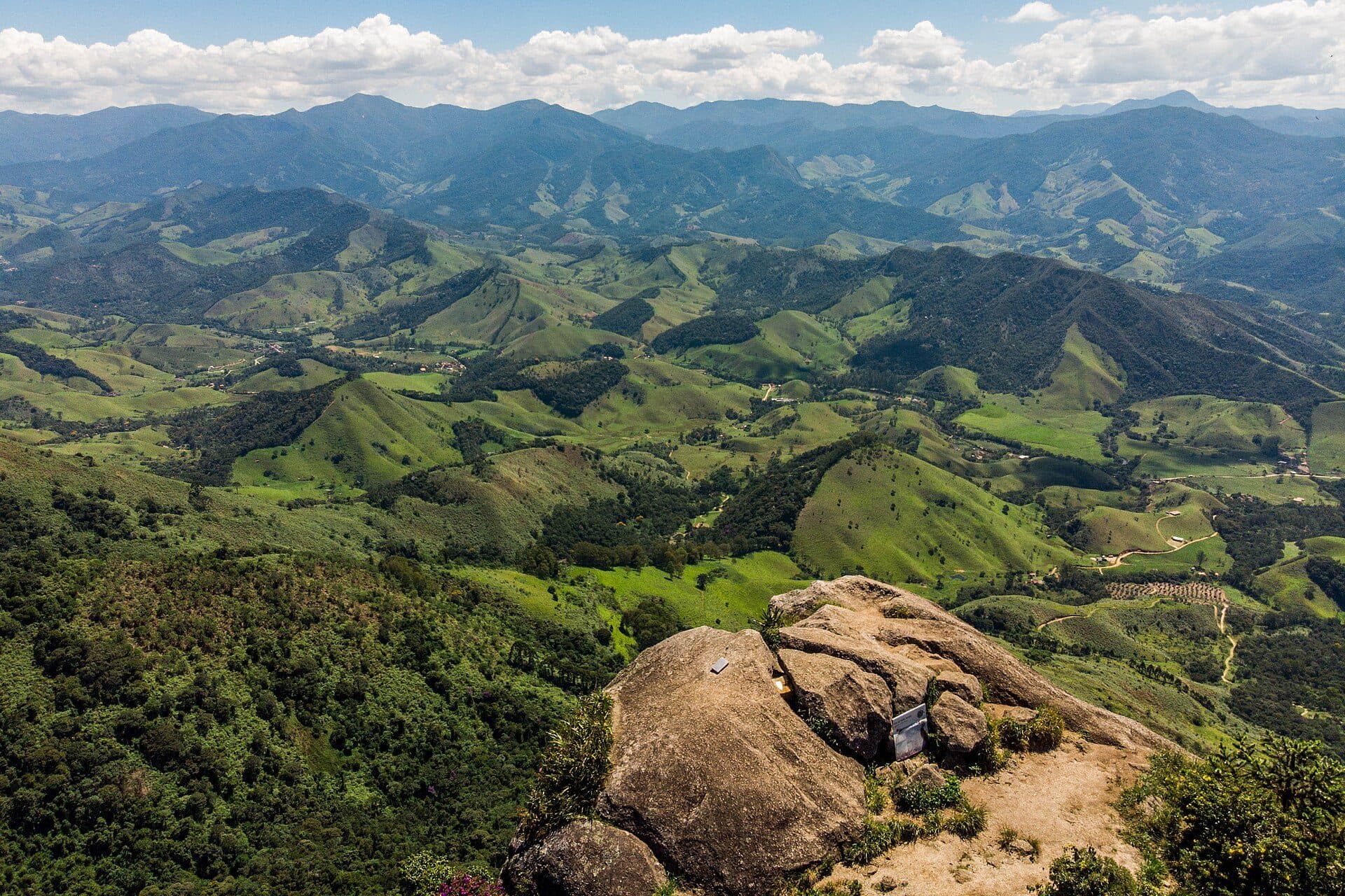 Vista da paisagem natural no Parque Estadual da Pedra Selada
