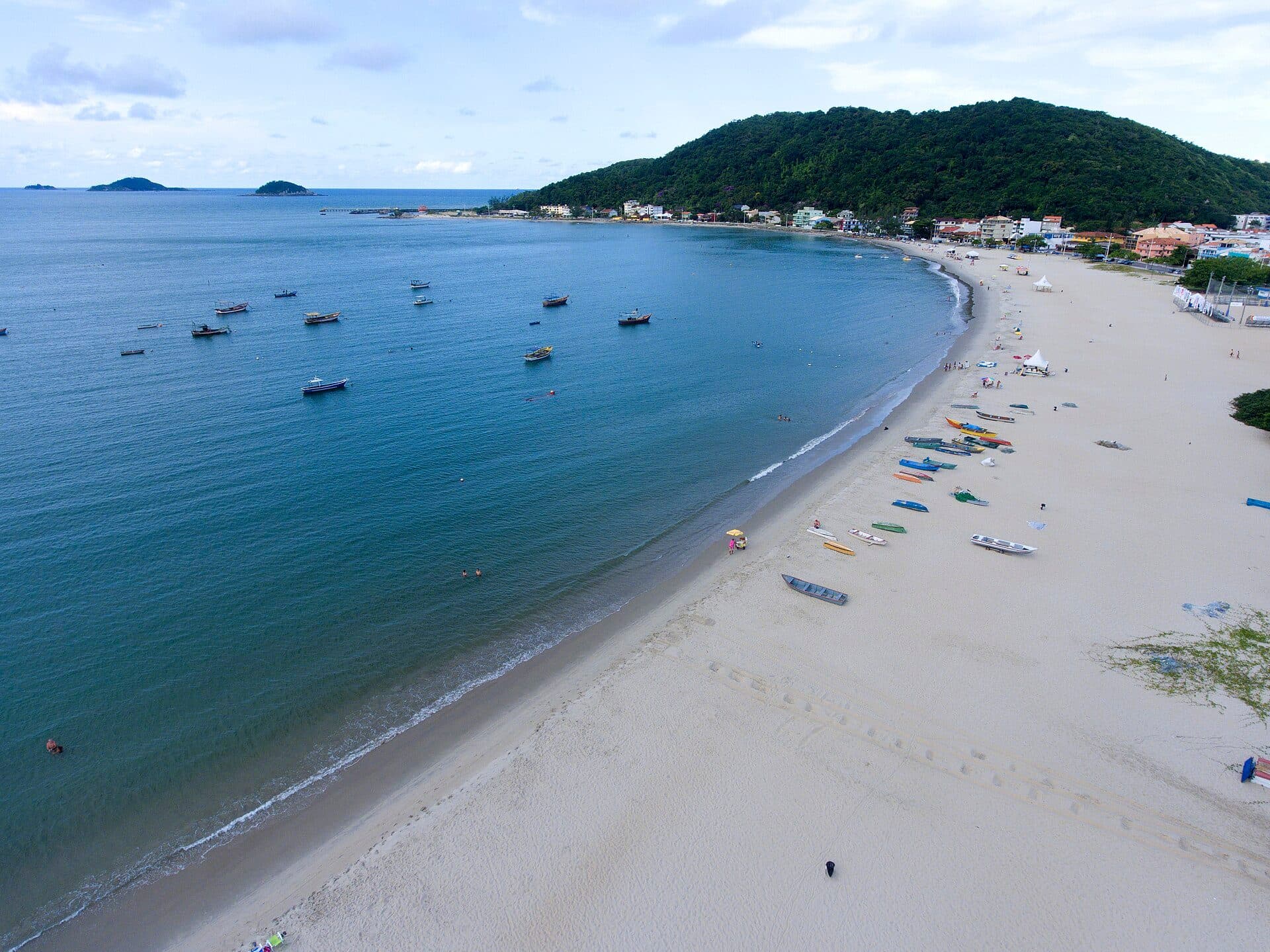 Vista da Praia da Enseada em São Francisco do Sul, Santa Catarina