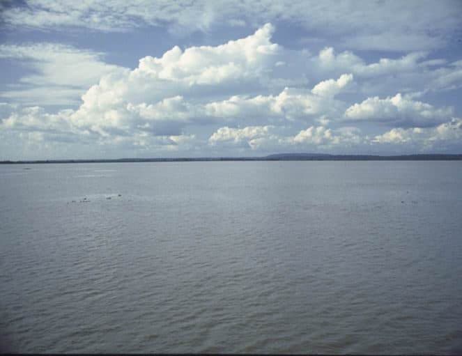 Vista panorâmica das águas do Rio Paraná