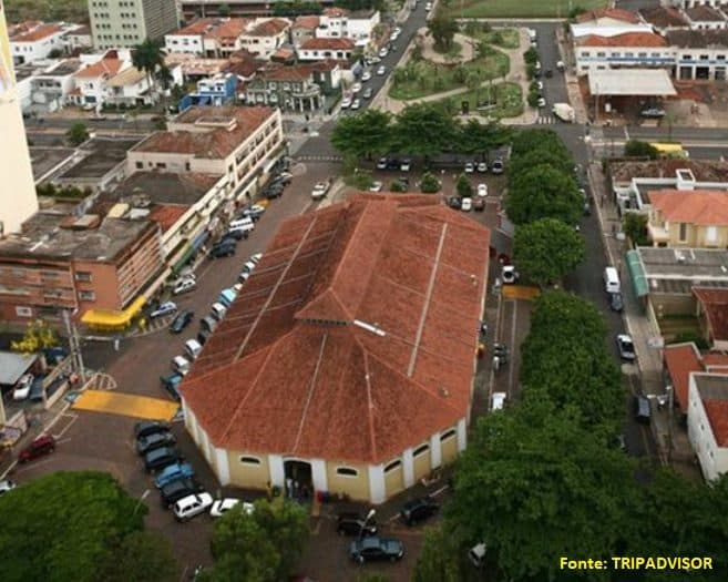 Vista do edifício do Mercado Municipal de Uberaba