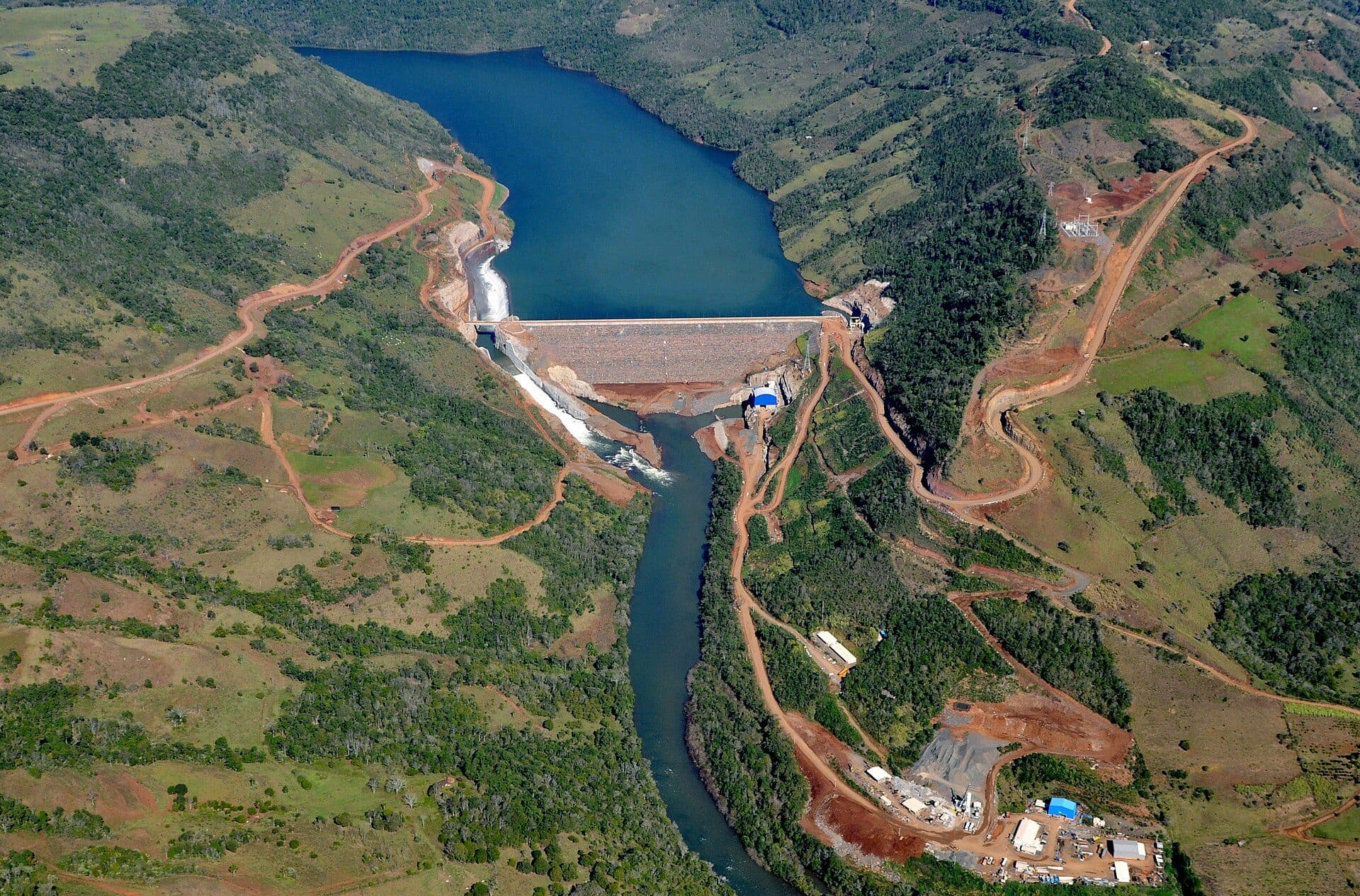 Vista da paisagem do Rio Monjolinho no Brasil