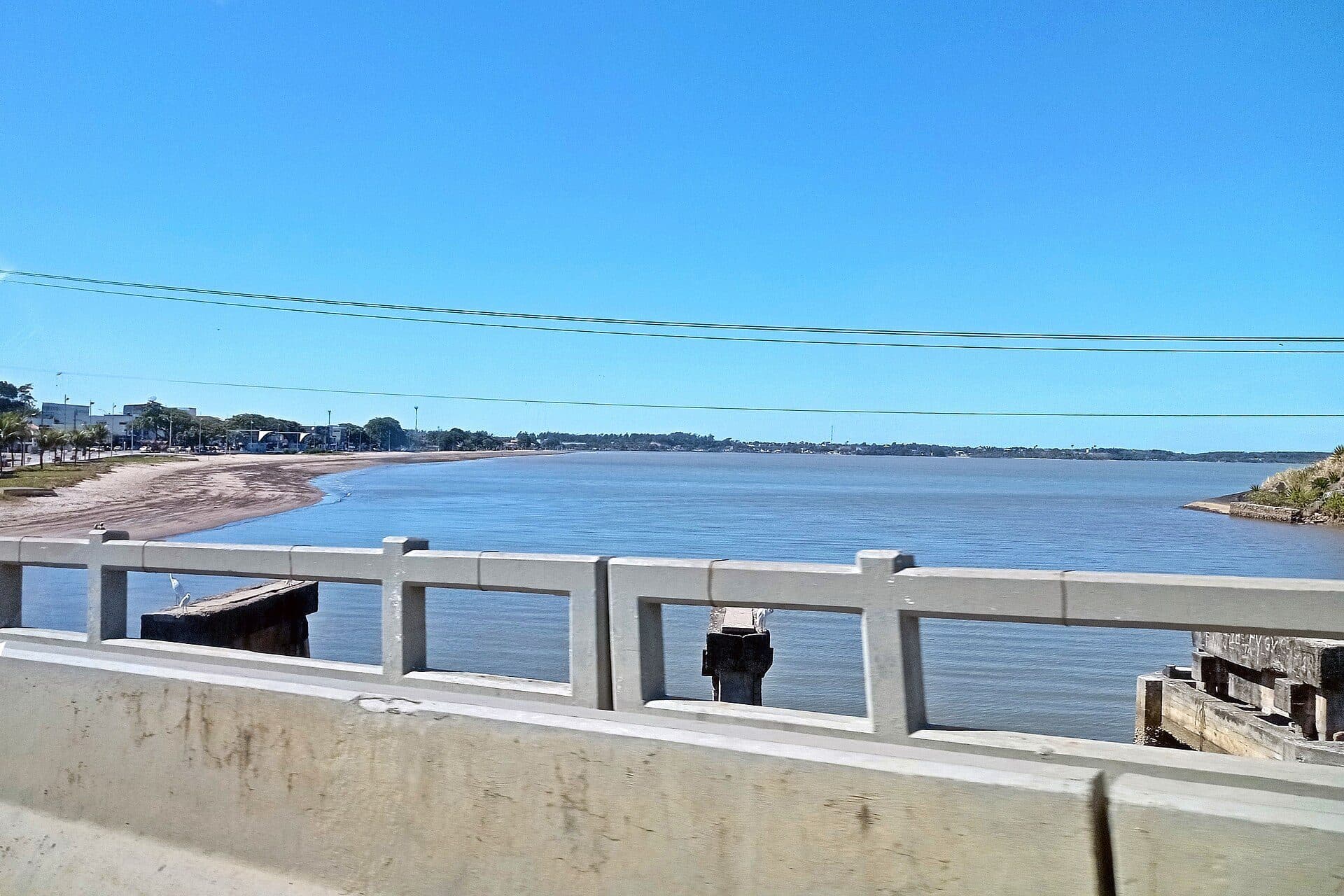Vista do estuário do Rio Benevente a partir da Ponte Cônego Barros em Anchieta