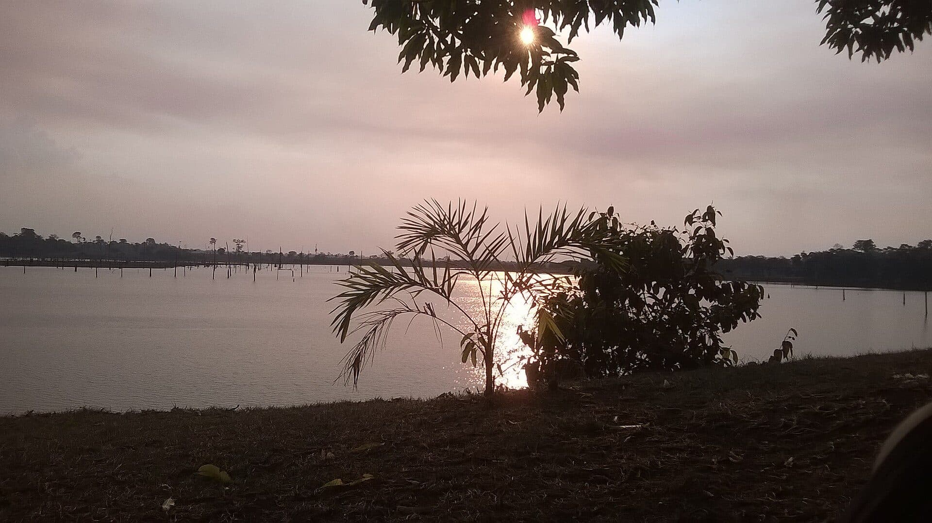 Paisagem do Rio Jamari em Itapuã do Oeste, Rondônia