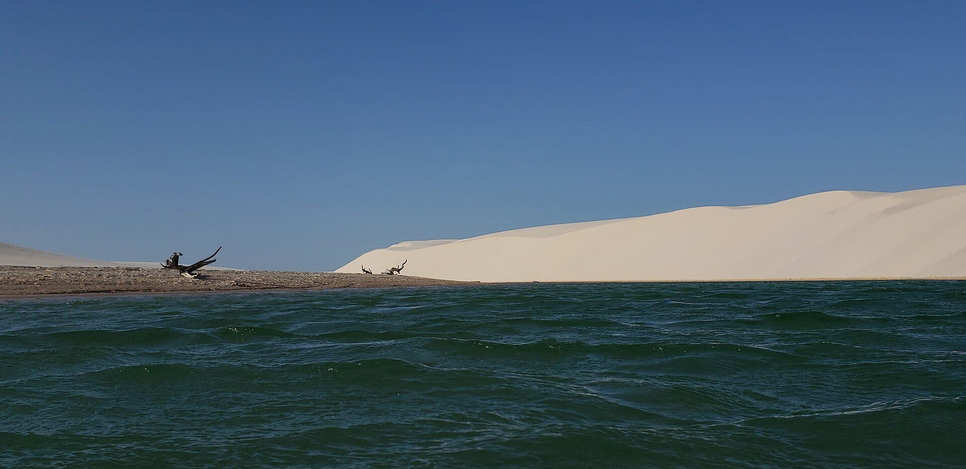 Vista de uma piscina natural em Barreirinhas, no Maranhão