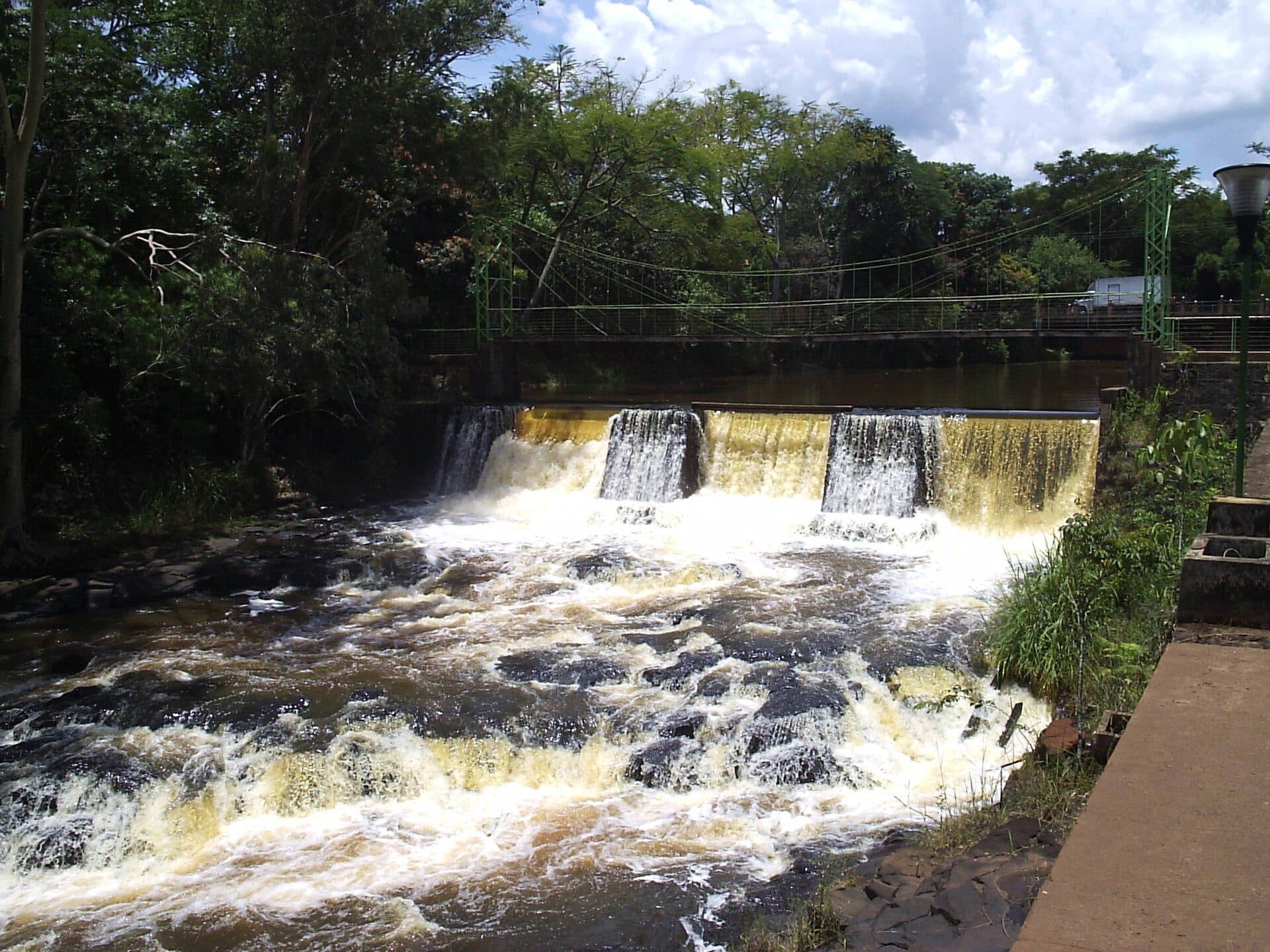 Vista do Rio Jacaré Pepira no Parque dos Saltos em Brotas