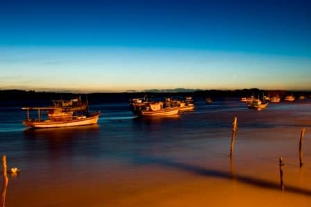 Pôr do sol sobre as águas do Rio Cricaré
