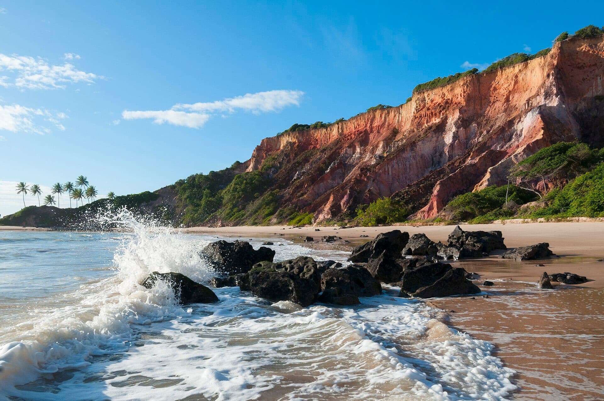 Vista da Praia de Tabatinga no litoral de Conde, Paraíba