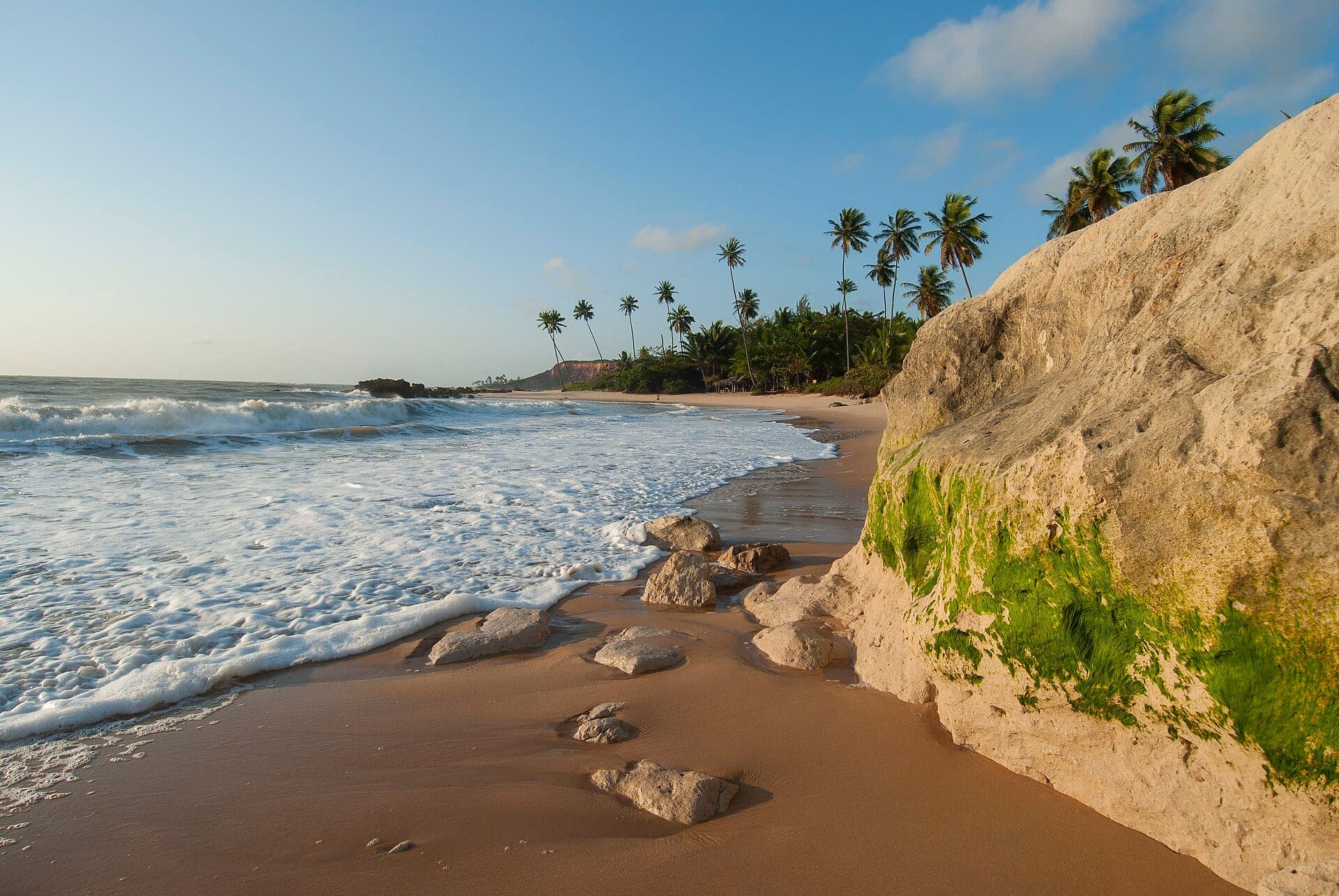 Vista da Praia de Tabatinga no município de Conde, Paraíba