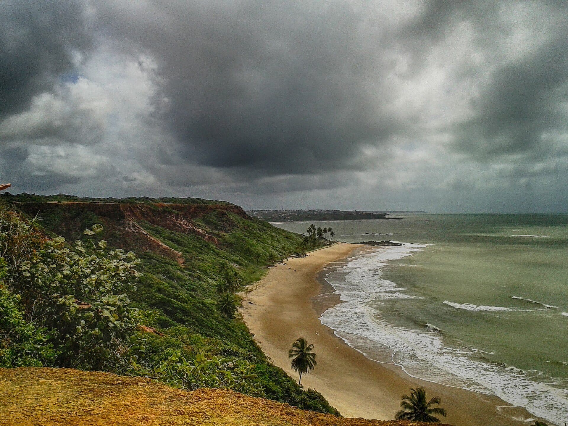 Vista da Praia de Coqueirinho no litoral da Paraíba