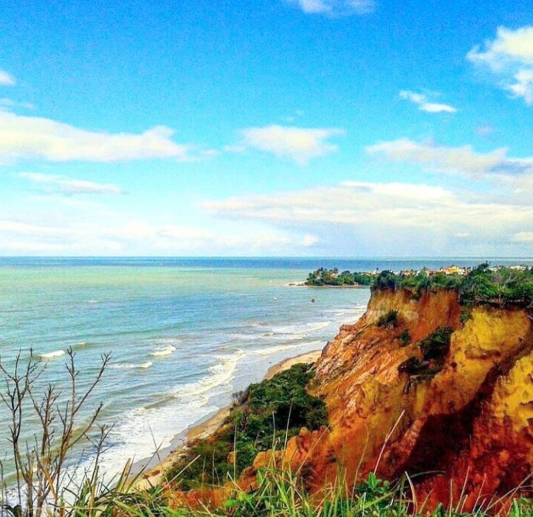 Vista da Praia do Amor no município de Conde, na Paraíba