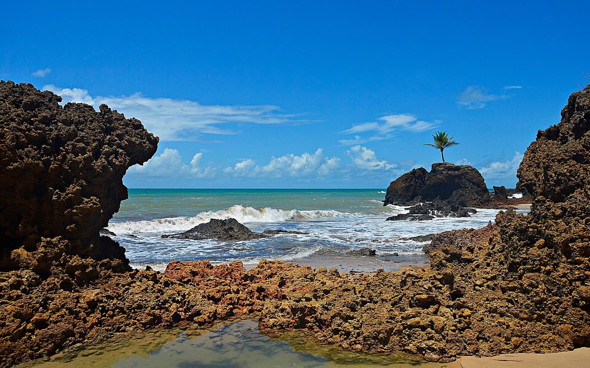 Vista da Praia de Tambaba no município de Conde, Paraíba