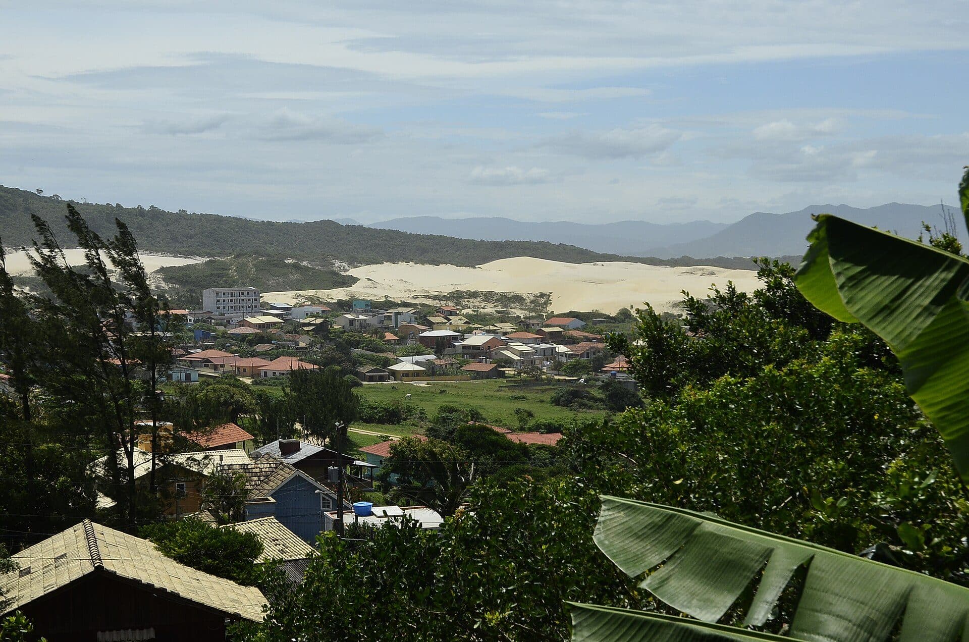 Dunas de areia da Ribanceira em Imbituba, Santa Catarina
