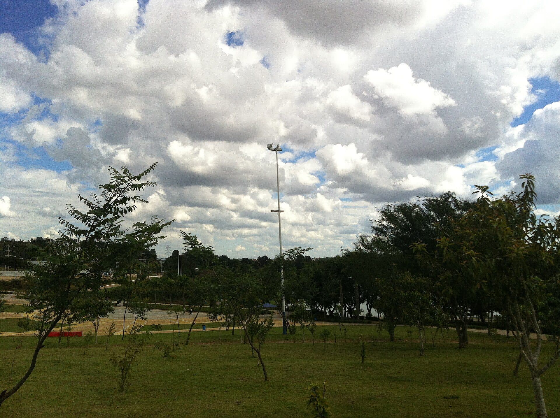 Vista da área ao ar livre do Parque da Cidade em Jundiaí
