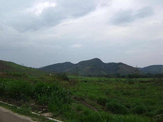 Paisagem com relevo ondulado em Lima Duarte, Minas Gerais