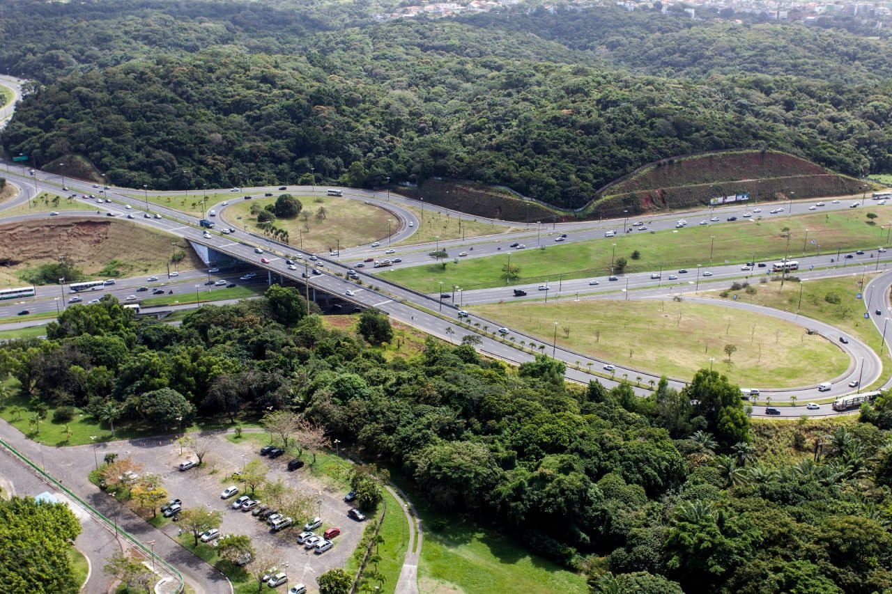Vista da estrutura do Viaduto Luís Eduardo Magalhães