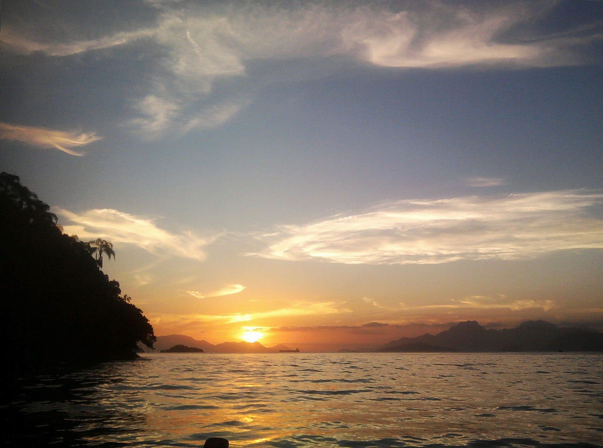 Pôr do sol na Ilha de Jaguanum em Mangaratiba