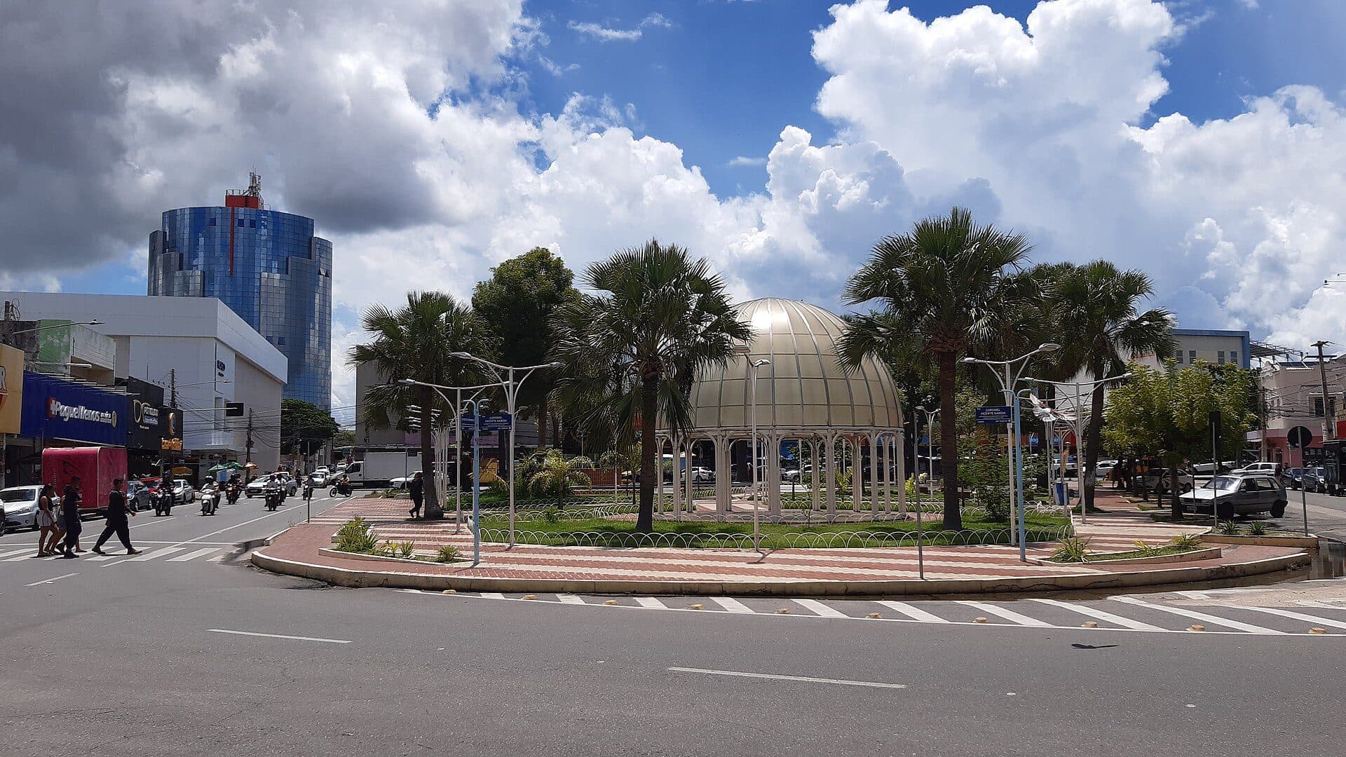 Vista da Praça Rodolfo Fernandes, conhecida como Praça do PAX, em Mossoró, no Rio Grande do Norte