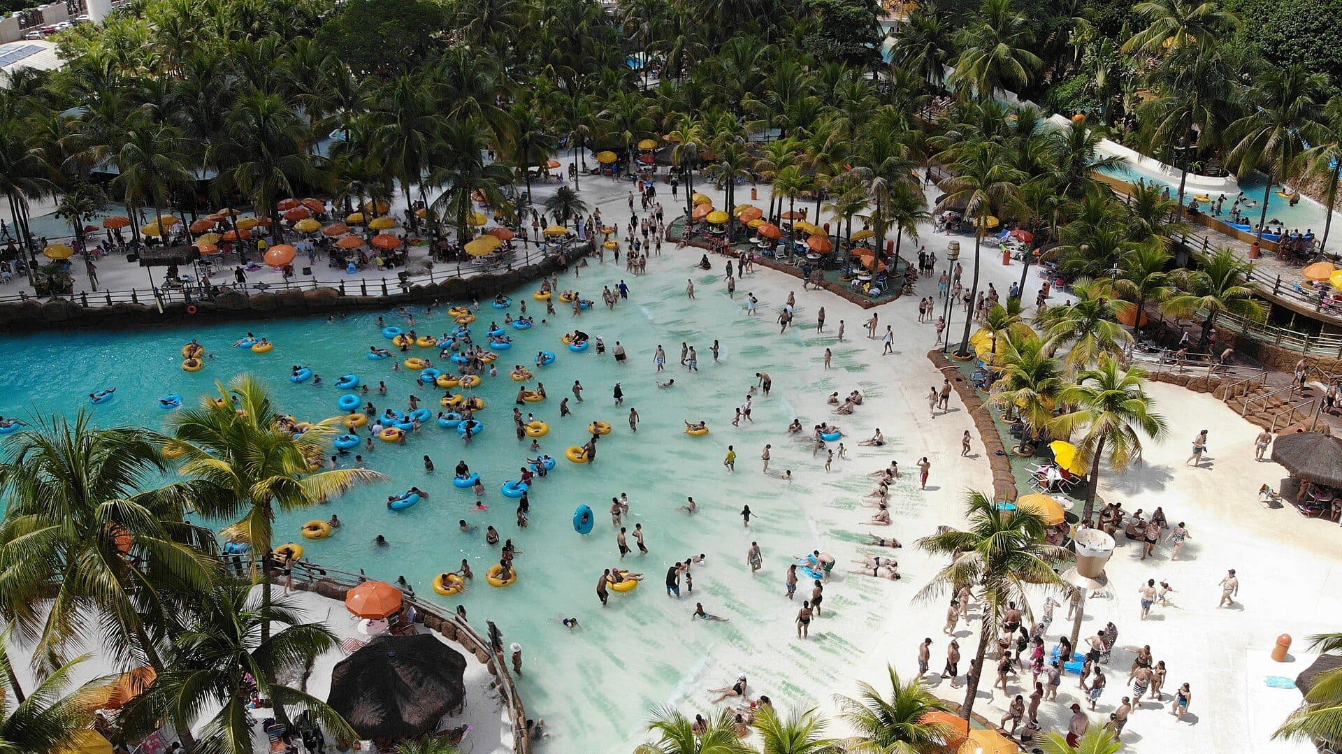 Piscina de ondas do parque aquático Thermas dos Laranjais