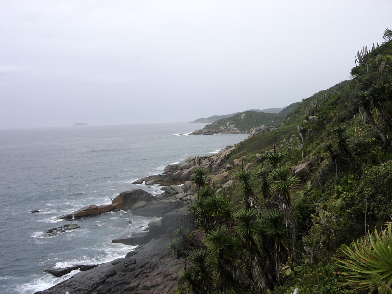 Vista da Praia do Sonho em Palhoça, Santa Catarina