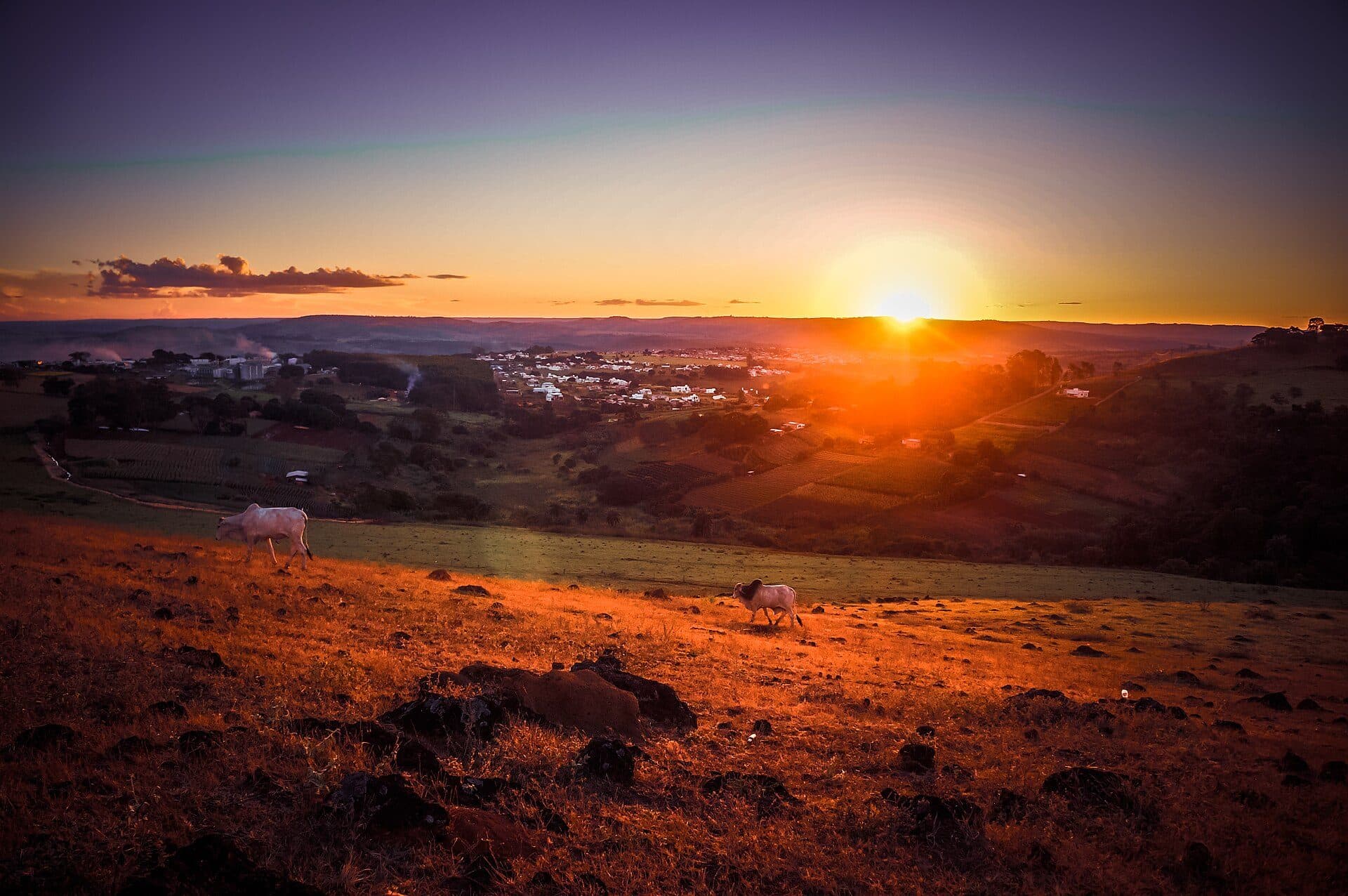 Vista do pôr do sol na cidade de Patos de Minas
