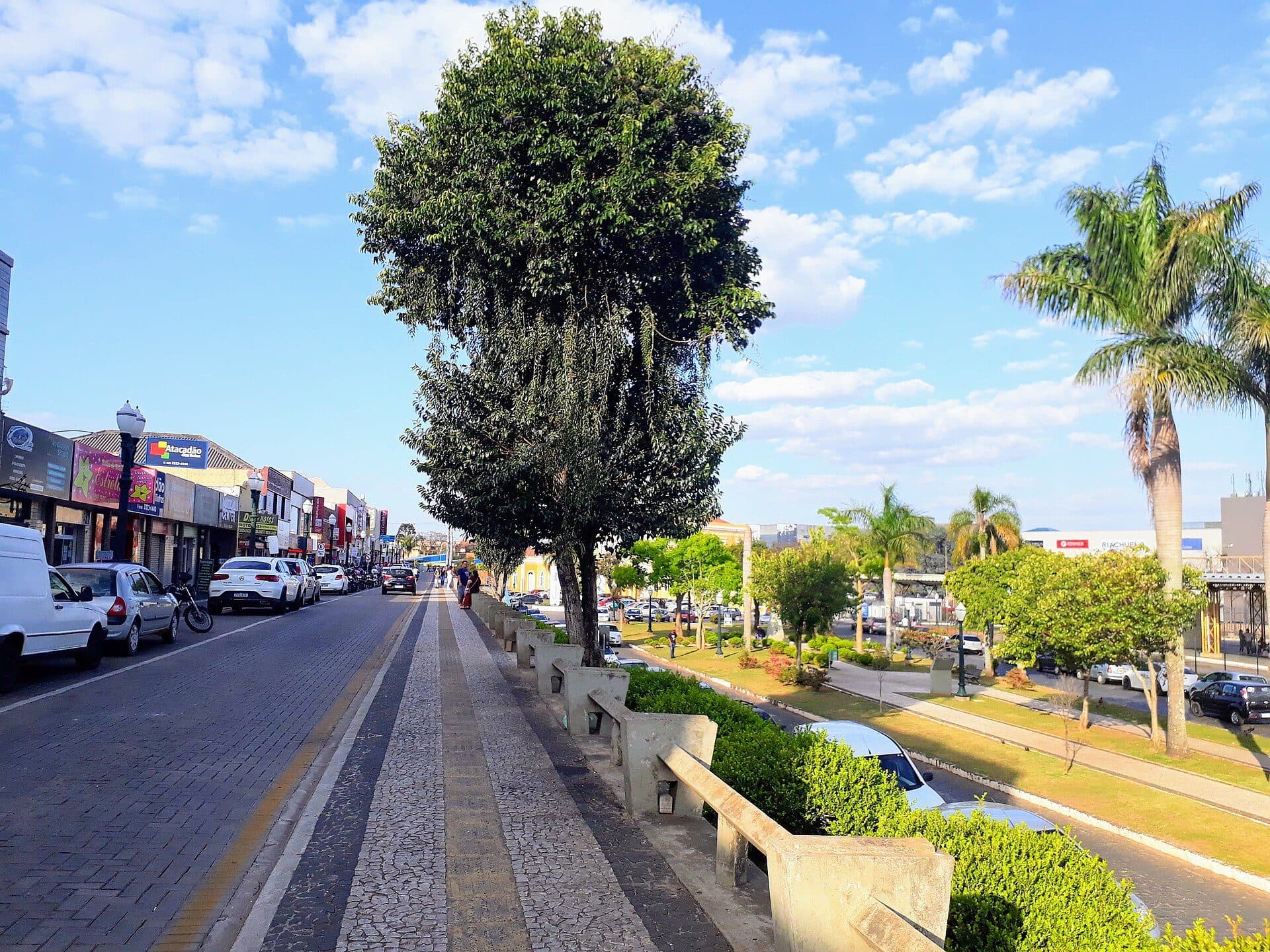 Vista da Rua Fernandes Pinheiro no centro de Ponta Grossa
