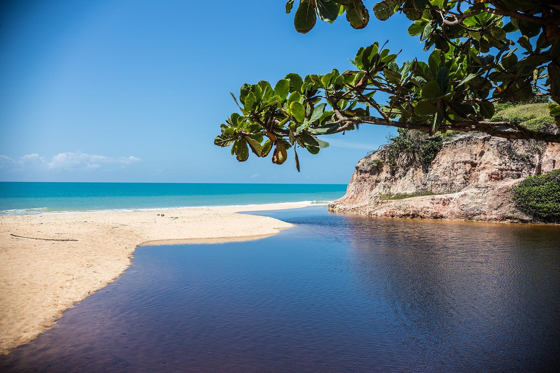 Vista da Praia das Ostras no município de Prado, Bahia