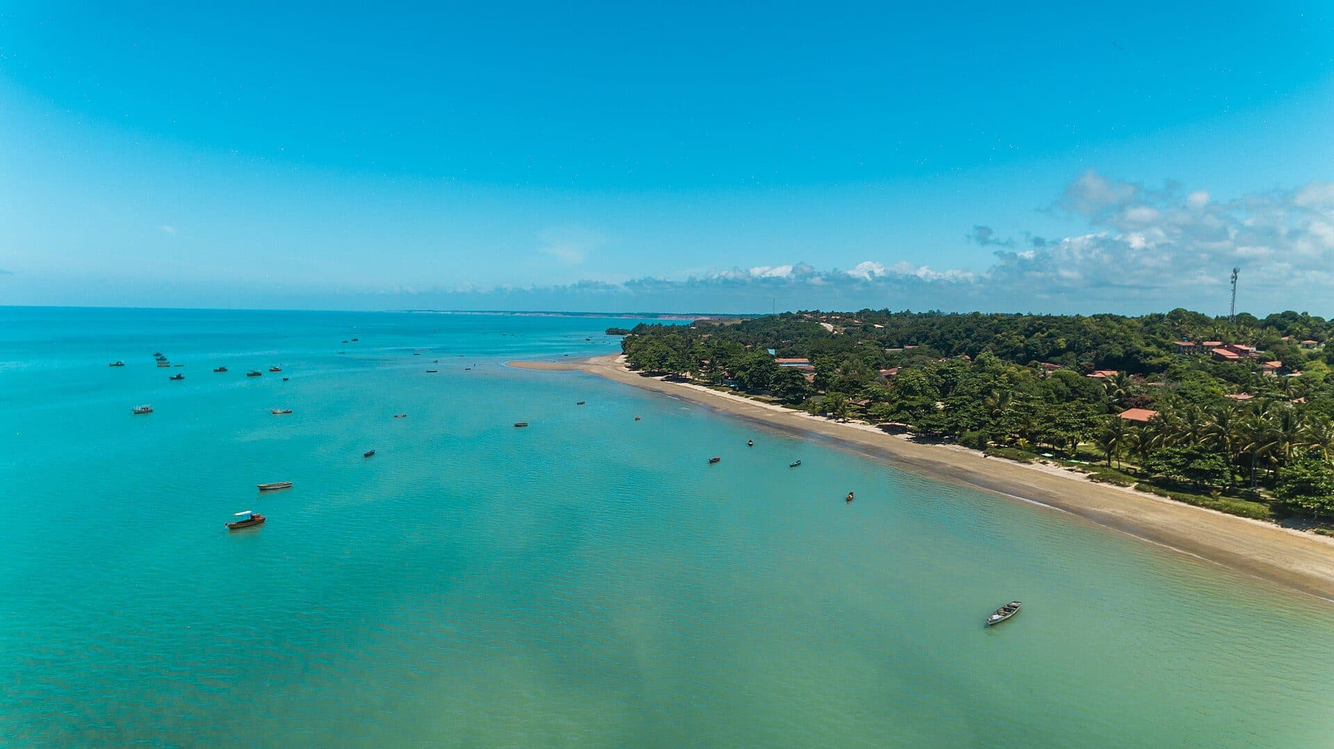 Vista da Praia de Cumuruxatiba no município de Prado, Bahia
