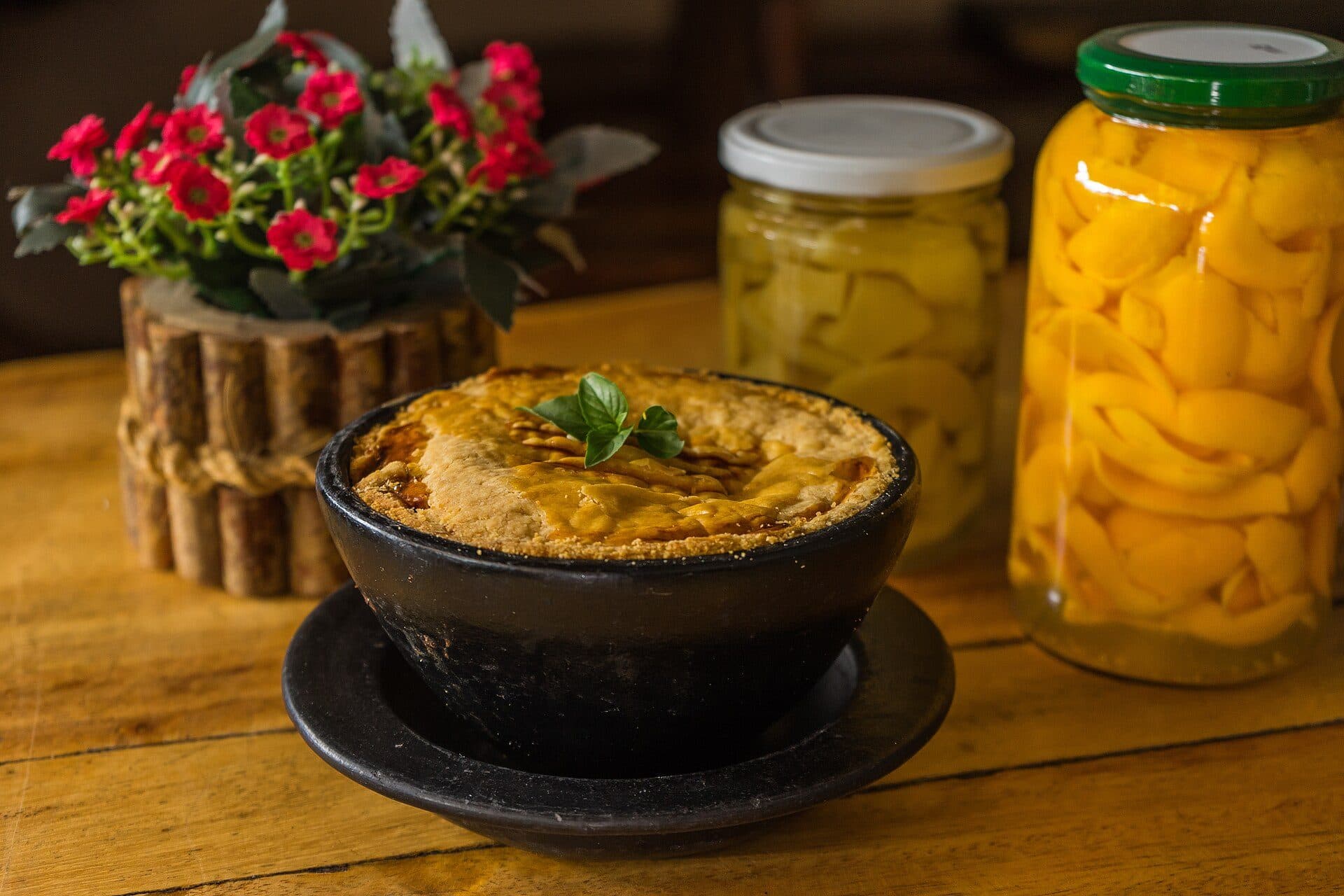 Empadão goiano tradicional da culinária de Caldas Novas