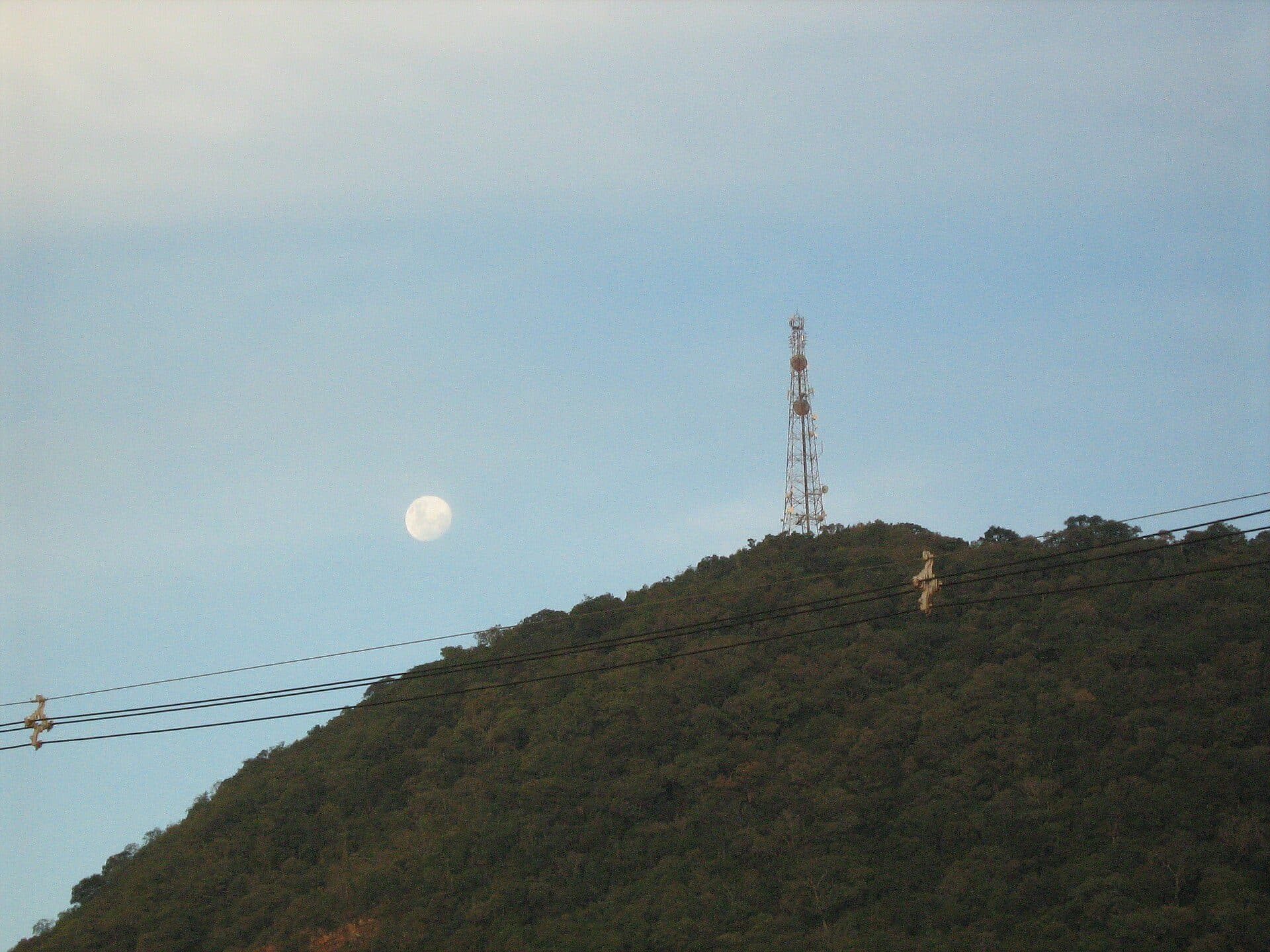Trilha com vista para o Morro das Antenas e o Morro de Santo Antão em Santa Maria