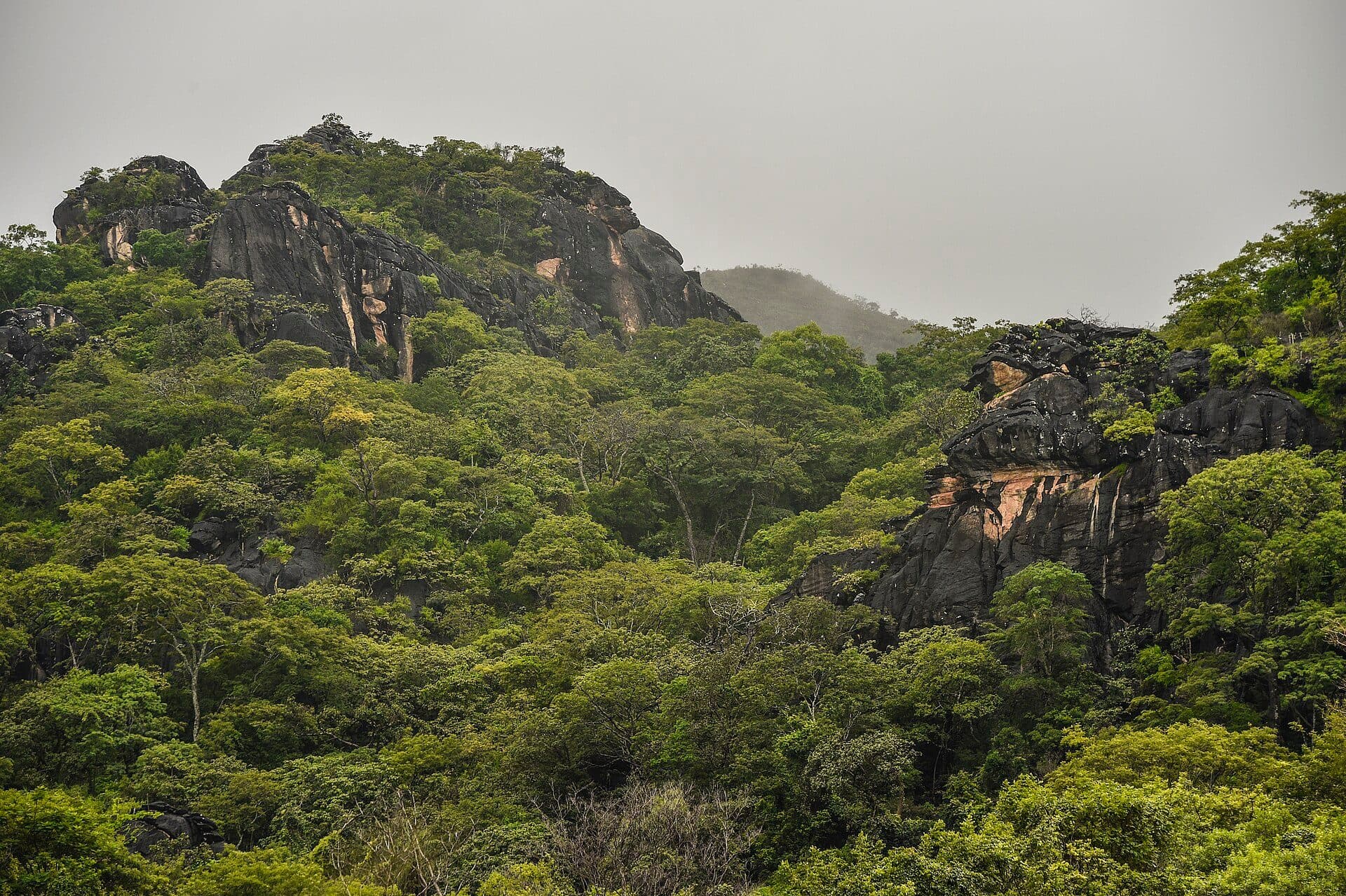 Vista da Gruta do Padre Borges em Santana do Riacho, Minas Gerais