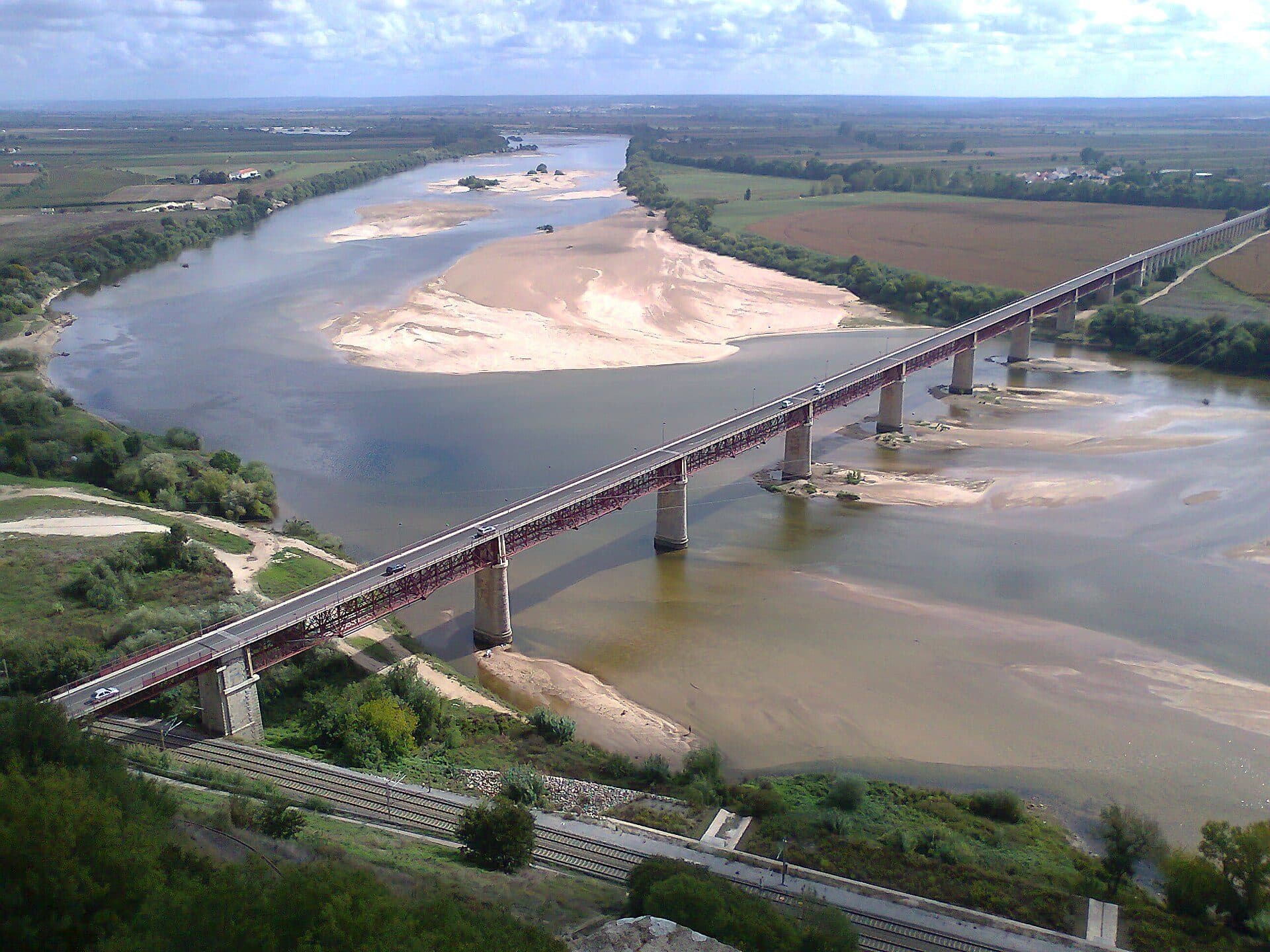 Vista da Ponte D. Luís I na cidade de Santarém