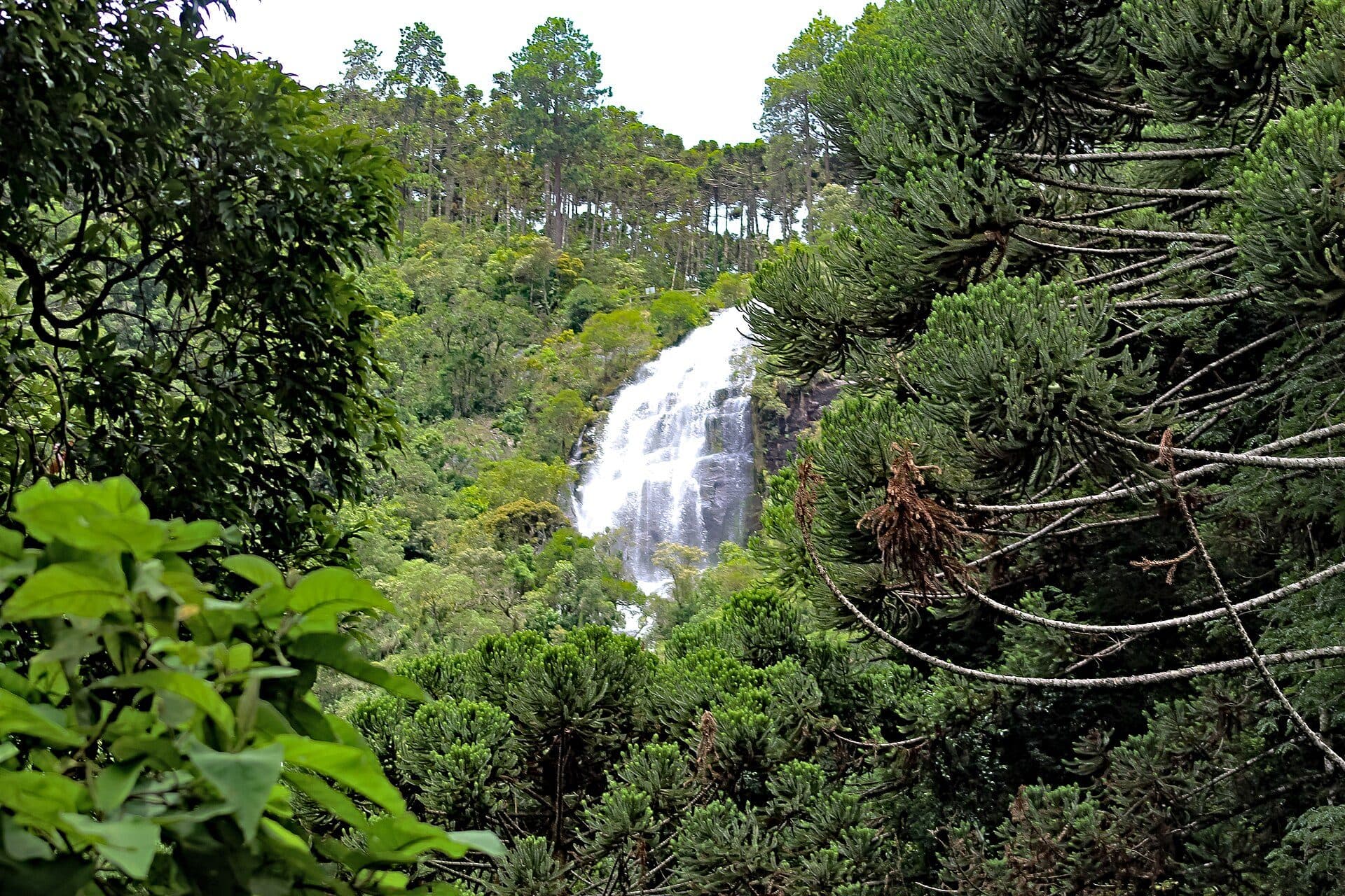 Vista da paisagem no Monumento Natural Estadual da Pedra do Baú