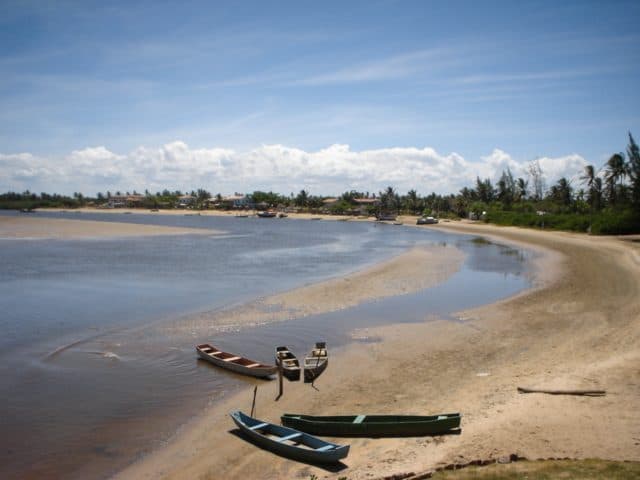 Vista da praia de Barra Nova em São Mateus