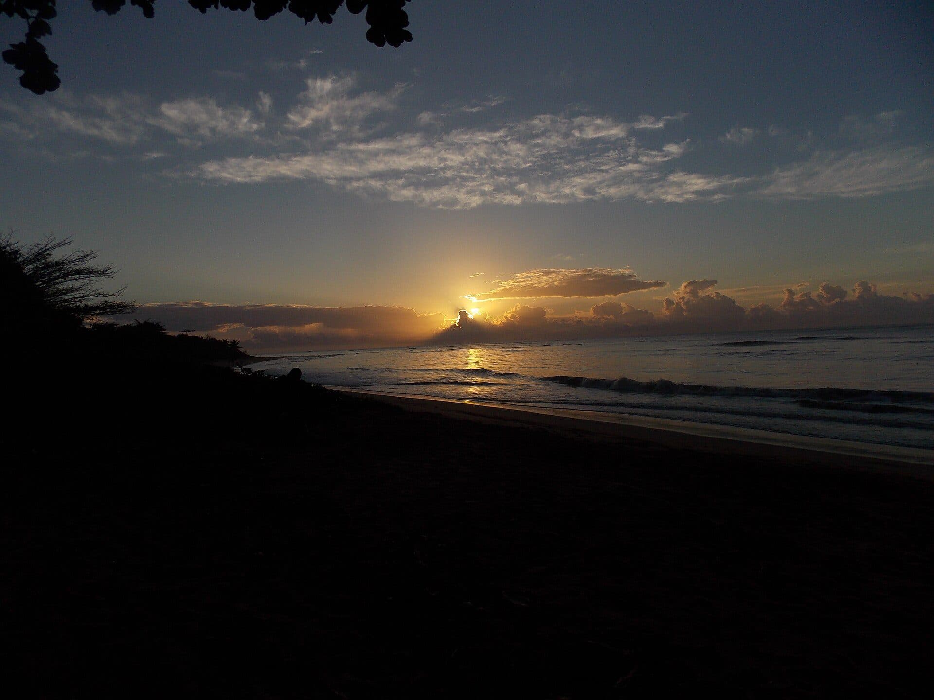 Vista da Praia de Carapebus em Serra, no Espírito Santo