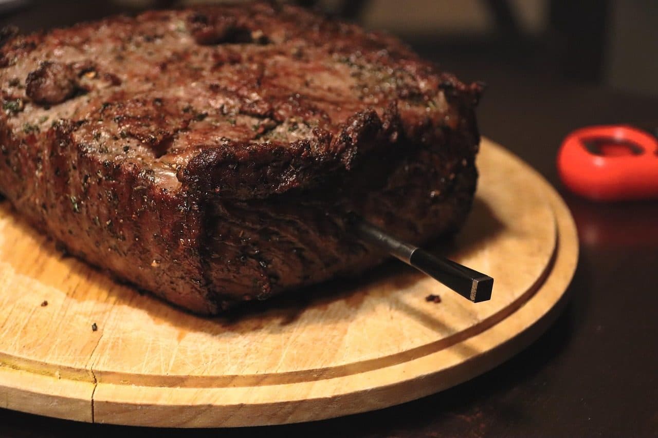 Rosbife de carne bovina preparado na grelha